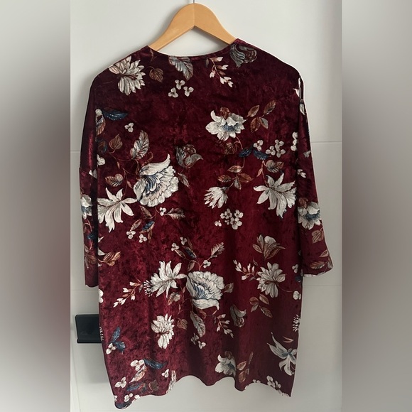 Acting Pro Floral Velvet Cardigan - Picture 3 of 3